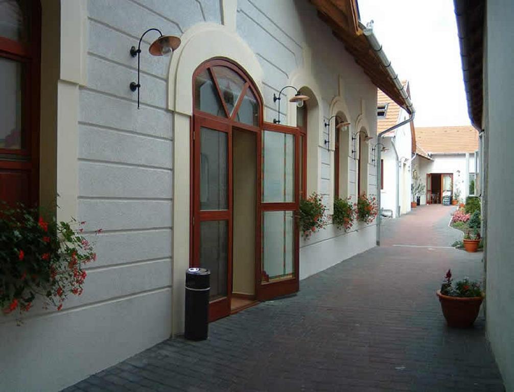 Bed and Breakfast Varju Fogado Tapolca Exterior foto